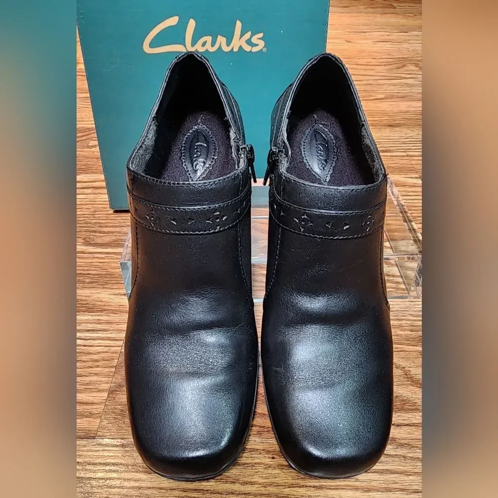 Clarks Women's Size 7.5M Black Leather Block Heel Zipper Bootie Boots